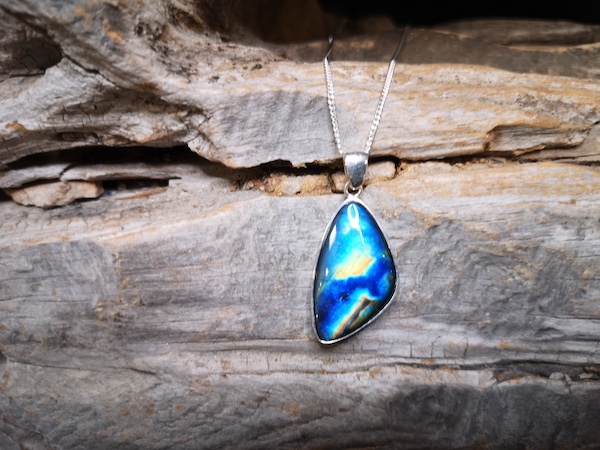 Spektroliitti riipus